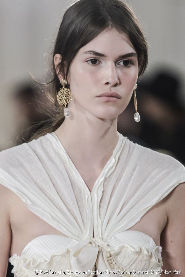 13158-a-low-and-floaty-ponytail-article_media_block-1.jpg 13158-a-low-and-floaty-ponytail-article_media_block-1.jpg