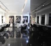 What happens during a morning in a Jean Louis David salon?